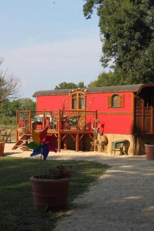 La Roulotte "Les Saintes" B&B 외부 사진